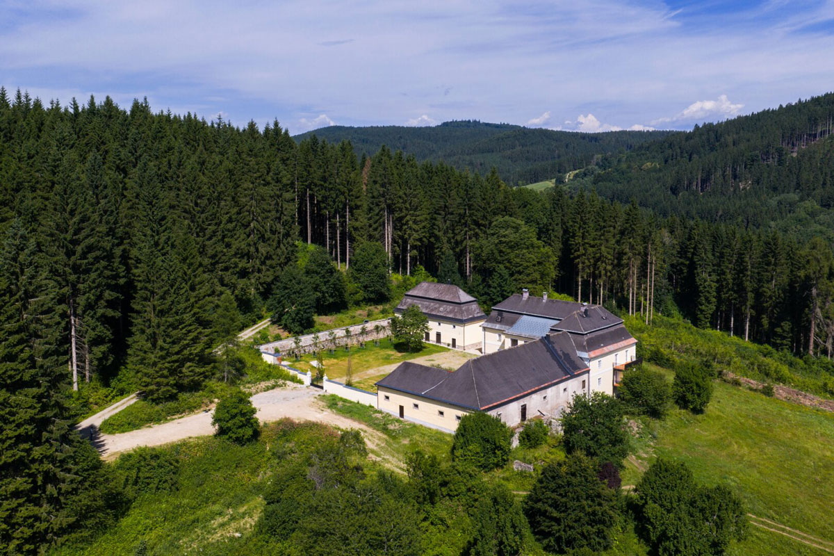 Landhaus - traumhaft in der Natur gelegener Wohnsitz für 